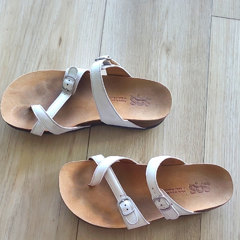 SAS Shelly Toe Loop White Leather Buckle Sandals Size 7.5